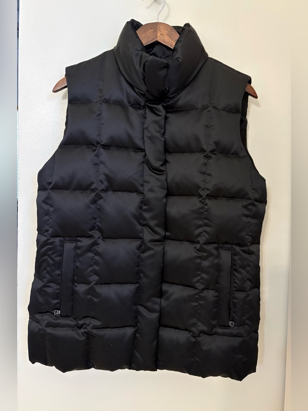 Andrew Marc Women’s Black Quilted Vest with High Collar Size:M Full Front Zip Up